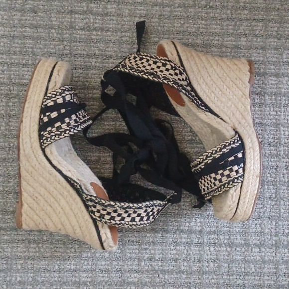 Kate Spade Black & Tan Woven Espadrille Ribbon Wedge Sz 7 - Picture 3 of 11